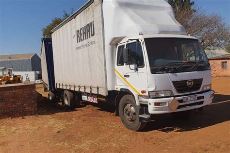 nissan trucks  sale  south africa  truck trailer