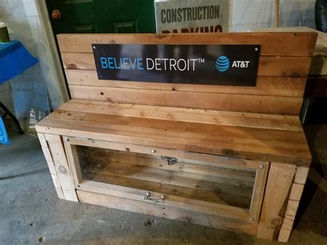 detroit has new bus stop benches thanks to these volunteers detroit