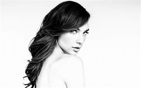 gal gadot hd wallpaper background image 2880x1800 id