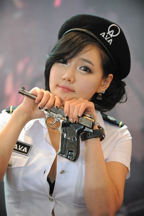 Jidou Kouen 児童公園 Han Ga Eun Sexy Security Guard
