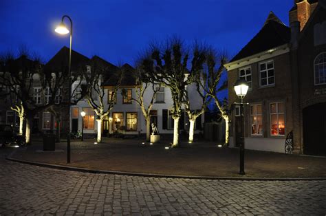 de markt geertruidenberg holland centrum lamp post alley road history structures historia