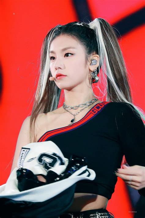 These Photos Prove Itzy S Yeji Can Rock Any Hairstyle