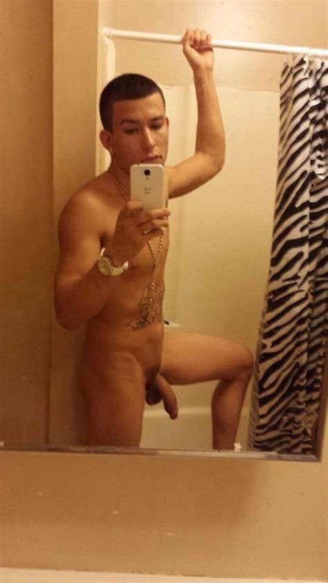 hawaiian hunk s naked selfies queerclick
