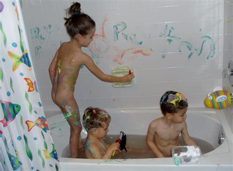 bath time pee in girls bath