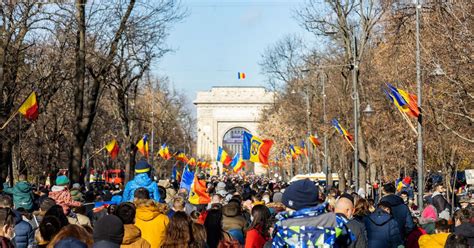 programul paradei de  decembrie  vezi la ce ora incepe ceremonia militara organizata de