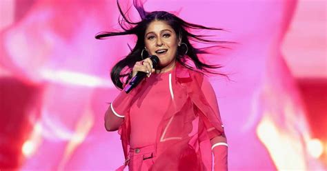 Sunidhi Chauhan Is Her Most Real Comfortable Self While On Stage Says