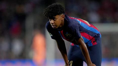 fc barcelona zet nieuwe stap naar titel bij historisch debuut van vijftienjarig talent voetbal