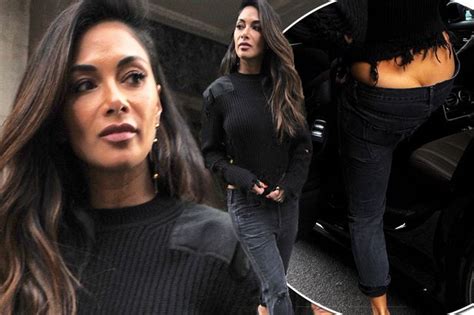 nicola scherzinger suffers embarrassing x rated wardrobe malfunction as she flashes her bum at