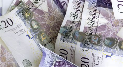 pound euro exchange rate slips  uk business optimism index plunges   future currency