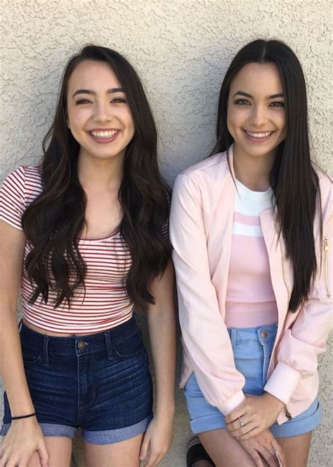 Pin By Sai ☕️🦔 On Youtubers Merrell Twins Famous Twins Merrill Twins