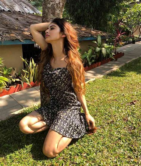 Mouni Roy Hot And Sexy Photos Mouni Roy Hot Hd Wallpapers And Images