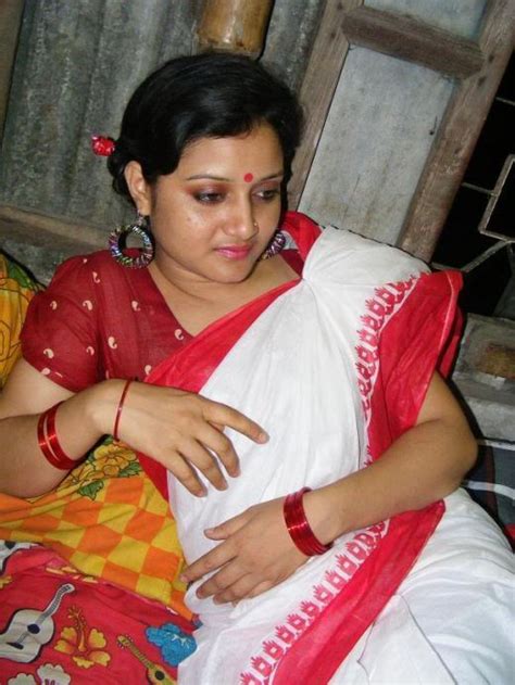 hottest aunty bengali bhabhi in saree