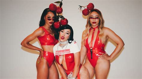 we got all the styling details on doja cat s juicy video essence