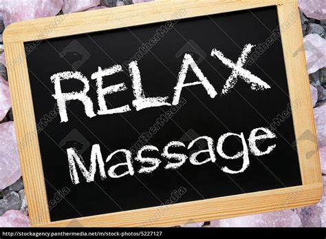 relax massage wellness konzept tafel lizenzfreies bild