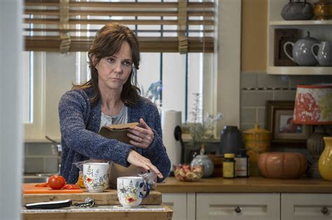 Aunt May Actor Sally Field Hated Those Amazing Spider Man Films Too