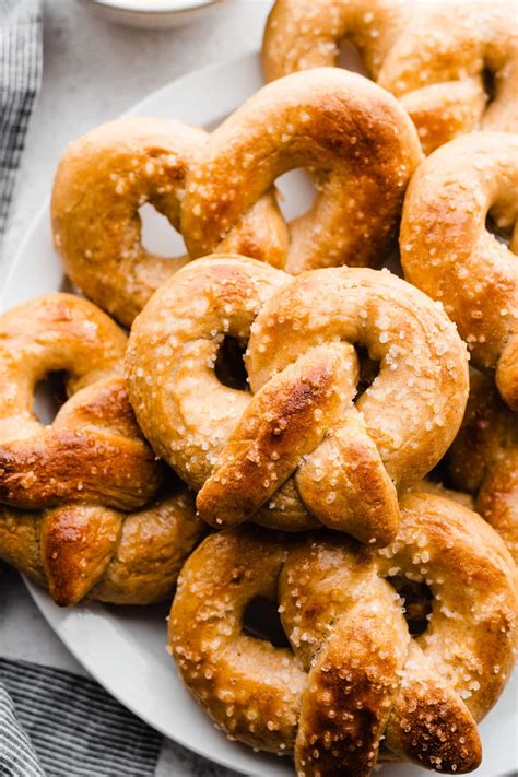 soft pretzel recipe easy  boil soft pretzels wellplatedcom karkey