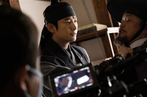 [photos] new behind the scenes images added for the korean drama king