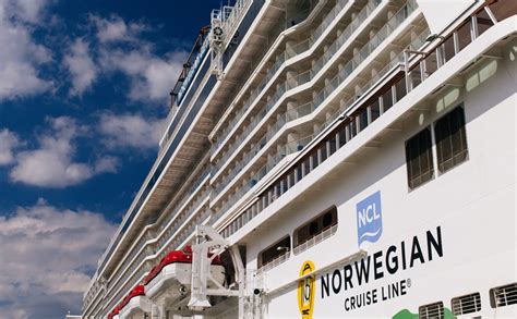 norwegian cruise  threatens  move   florida  states anti vaccination laws
