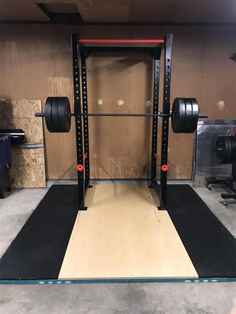 welded    squat rack    deadlift platform lots        good