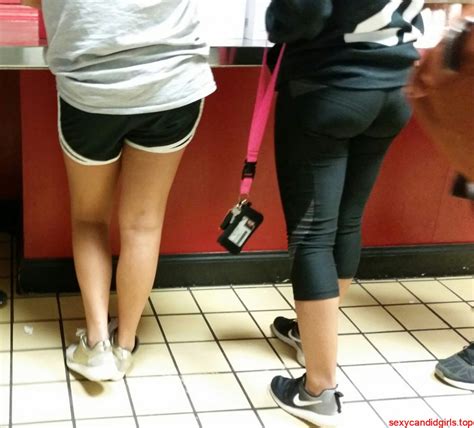 Legs In Shorts And Booty In Yoga Pants Mall Creepshots