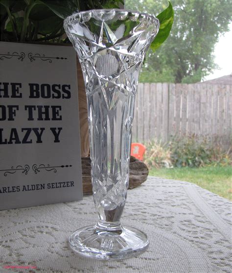 6 34 Tall Vintage Pretty Glass Etched Lead Crystal Bud Vase Home Décor