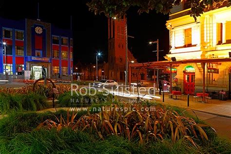 palmerston north night street scene  bars  restaurants