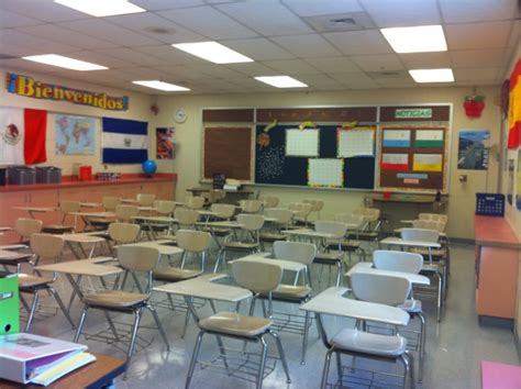 teach learn spanish classroom set up