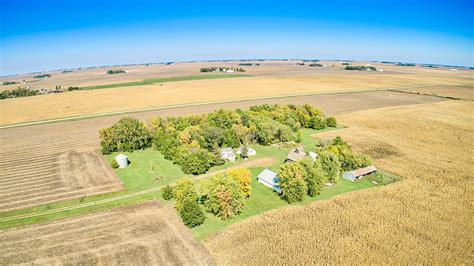 acres selling   tracts dickinson county lloyd township midwest land management