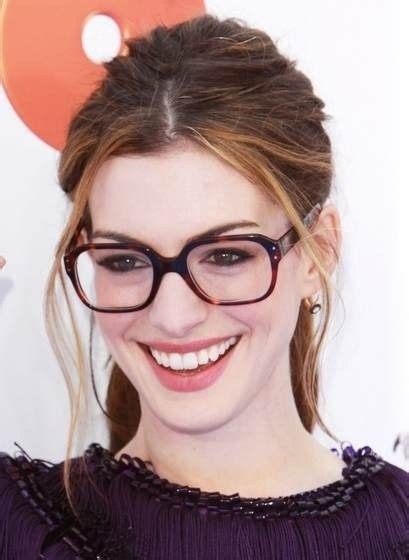 anne hathaway rocks nerdy glasses nerdy makeup girls with glasses