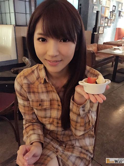 shiori kamisaki revealing her adorable personality and selfies 【buzz girls】