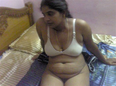 hot indian bhabhi naked boobs photos collection
