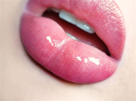 Tips On How To Create Natural Looking Double Lobed Lips