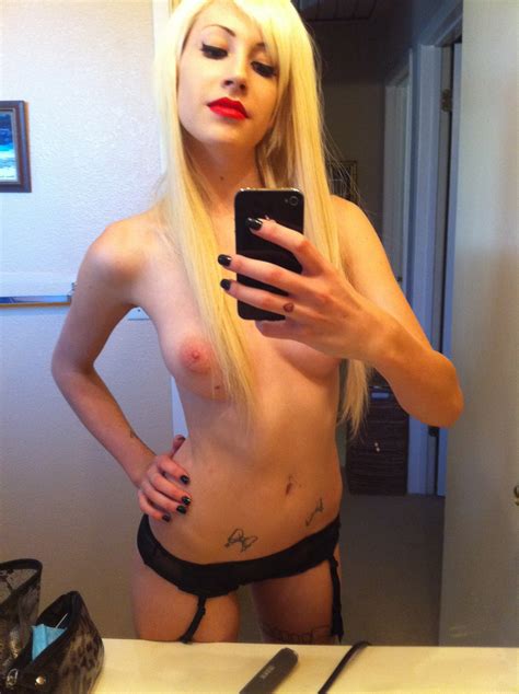 blonde emo girl making super sexy selfies nude amateur girls