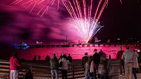 pensacola beach to host new year s eve fireworks show wear
