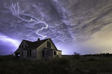 interesting photo   day lightning   abandoned house