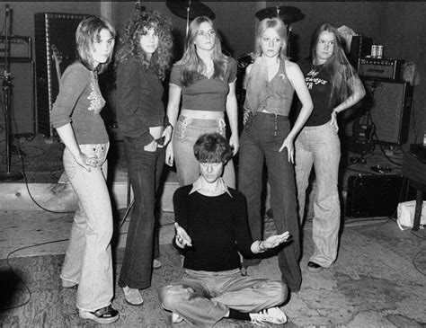 very early shot of the runaways notice no jackie fox
