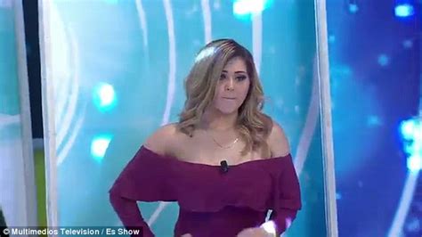 Es Show Presenter Flashes Her Bum On Live Mexican Tv