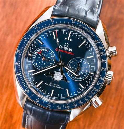 omega speedmaster moonwatch  axial master chronometer moonphase