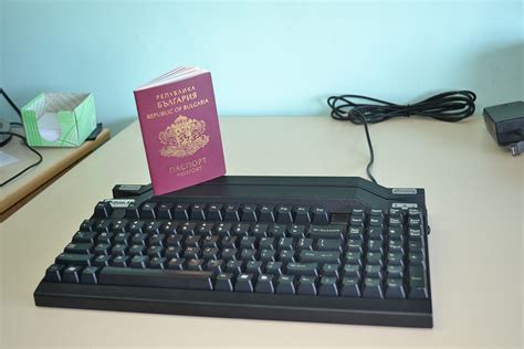 desko keyboard passport hold prim