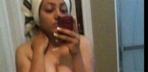 badlapur actress radhika apte s nude selfies go viral on whatsapp