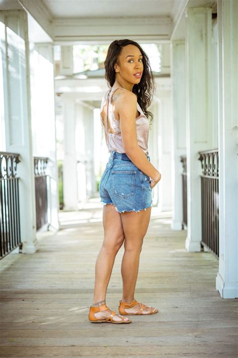 how to rock the mom shorts trend livinglesh top fashion bloggers