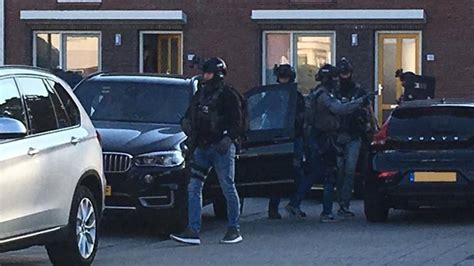 om terroristische aanslag nederland voorkomen zeven mannen aangehouden nos