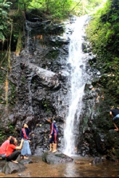 air terjun  keren tak jauh  jakarta