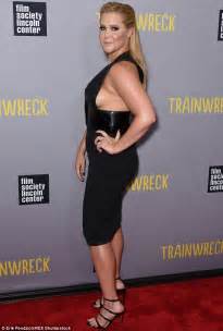 amy schumer flashes sideboob in black dress for trainwreck premiere in