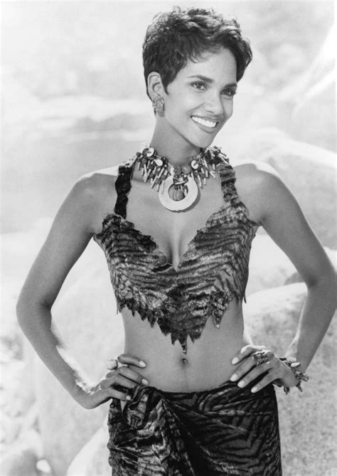 Halle Berry En Los Picapiedra The Flintstones 1994