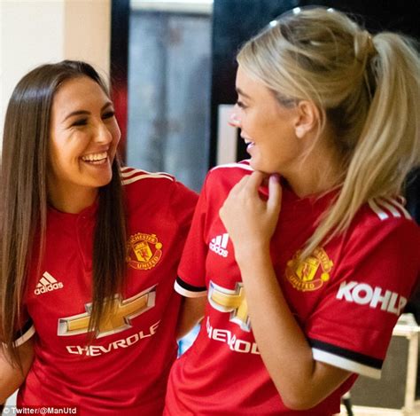 manchester united announce squad for women s side ahead of 2018 19