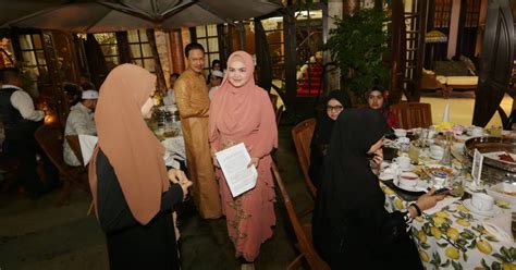 fans excited by news of siti nurhaliza s pregnancy new straits times malaysia general