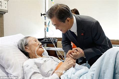 south korea s president moon meets former comfort women