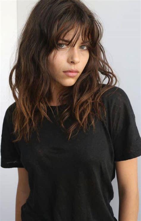 26 Medium Length Hairstyles With Bangs Background