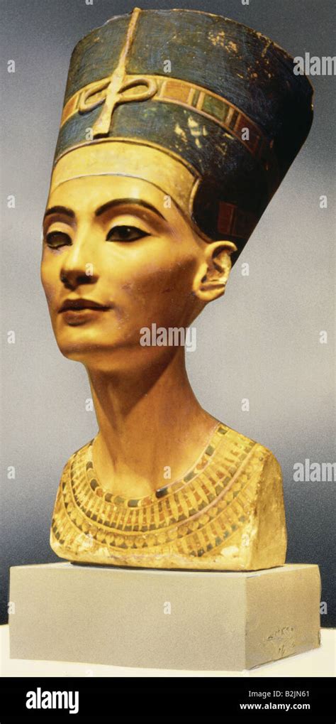 Nefertiti Egyptian Queen 18th Dynasty Portrait Bust